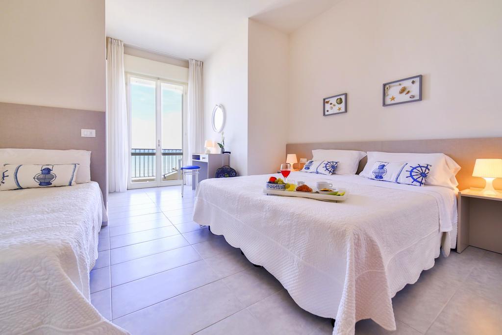 Ambasciatori Hotel - Beach Front -Breakfast Xxl & Brunch Until 12 30Pm Misano Adriatico Exterior foto